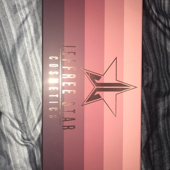 Jeffree star nude set - Picture 1 of 3